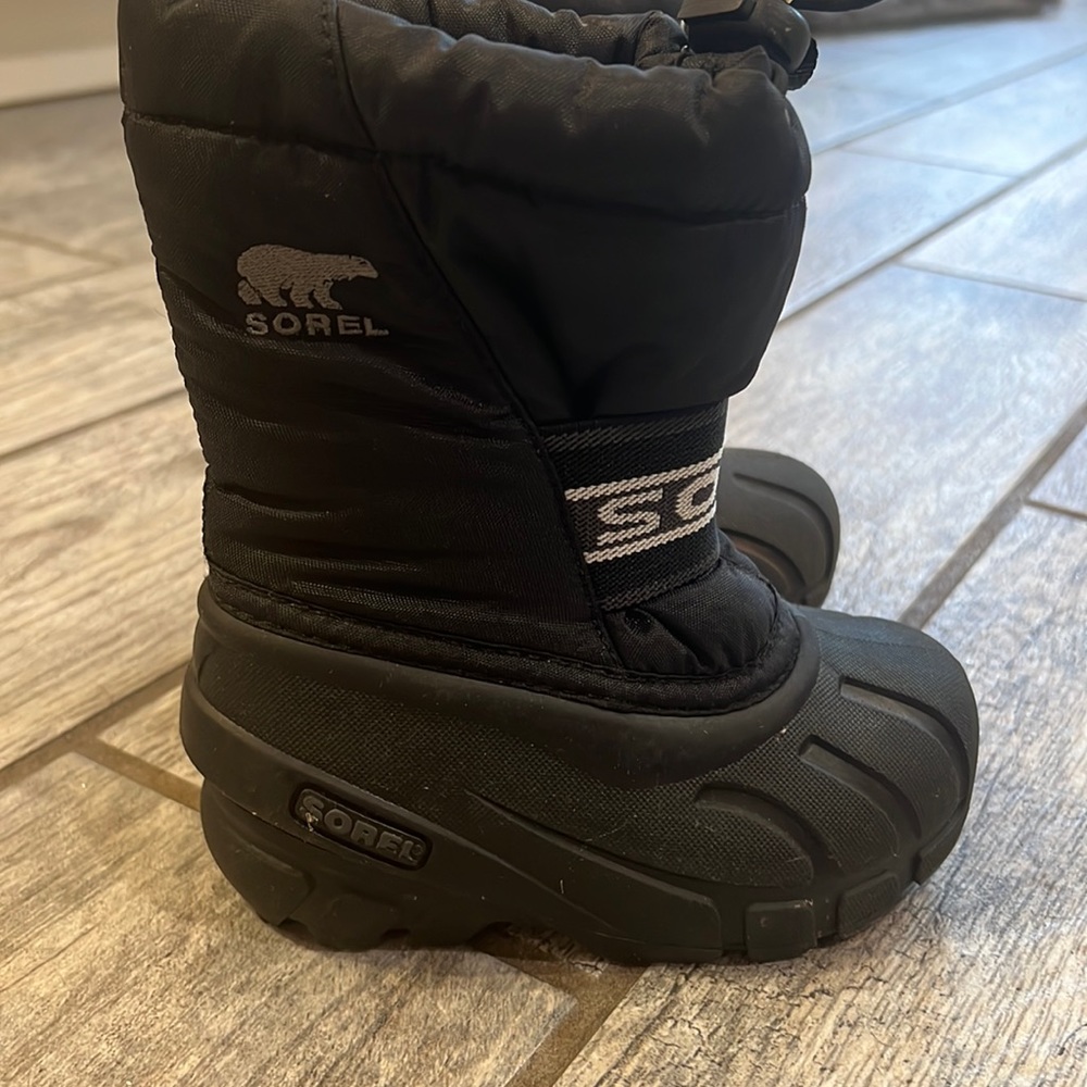 Toddler Sorel Snowboots size 8 us black